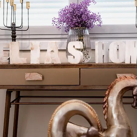 Apartament Elia's Home. *